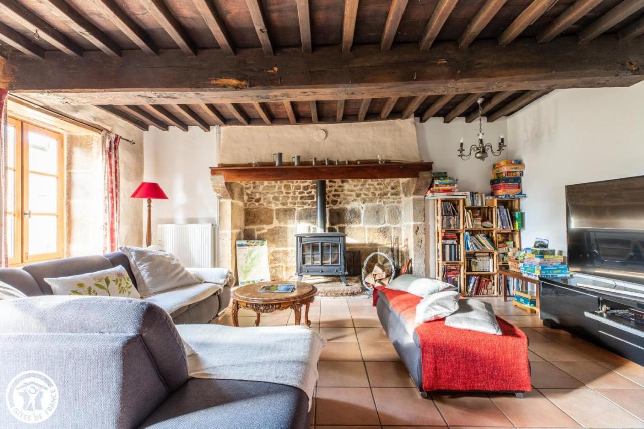 Aux 2 Puys - Gîte Le Lemptégy Saint-Priest-des-Champs Esterno foto