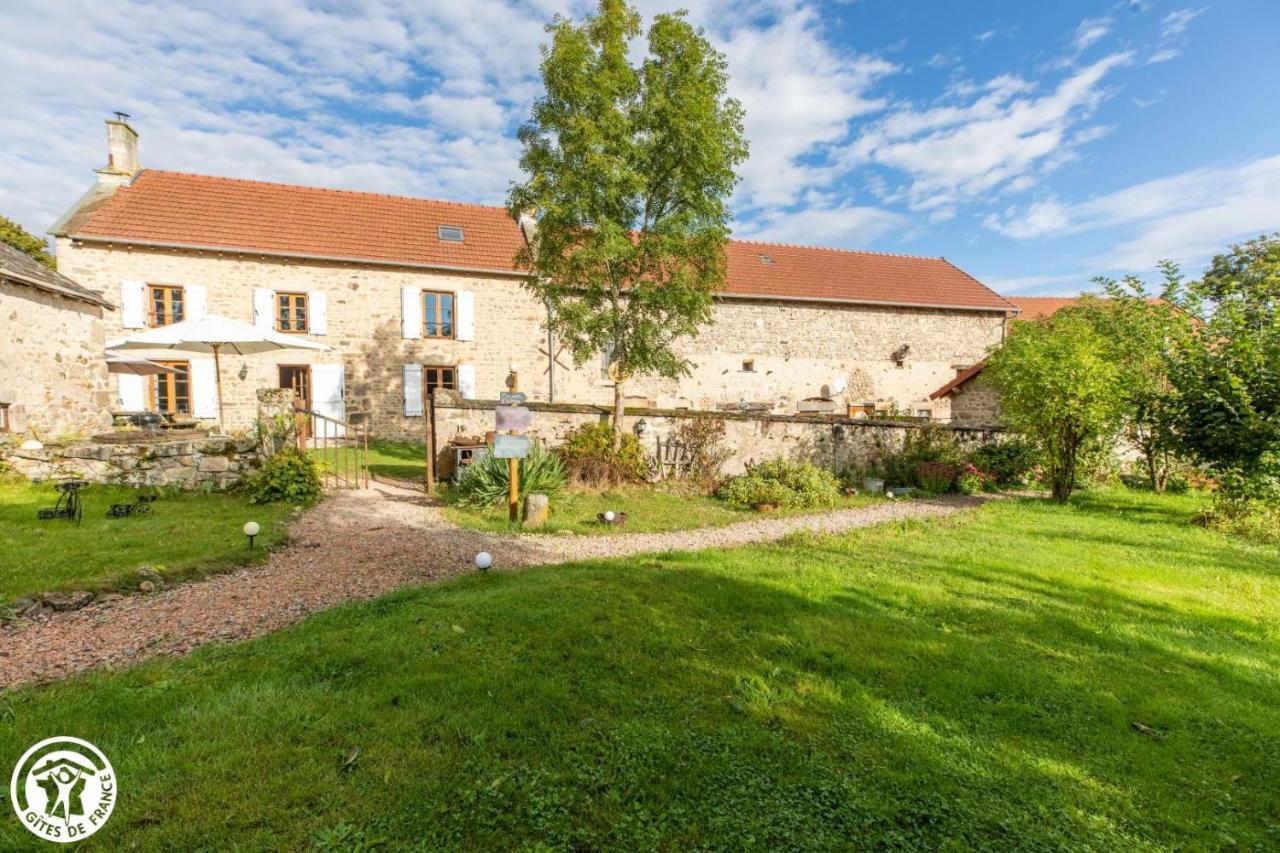 Aux 2 Puys - Gîte Le Lemptégy Saint-Priest-des-Champs Esterno foto