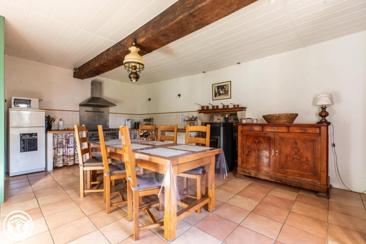 Aux 2 Puys - Gîte Le Lemptégy Saint-Priest-des-Champs Esterno foto