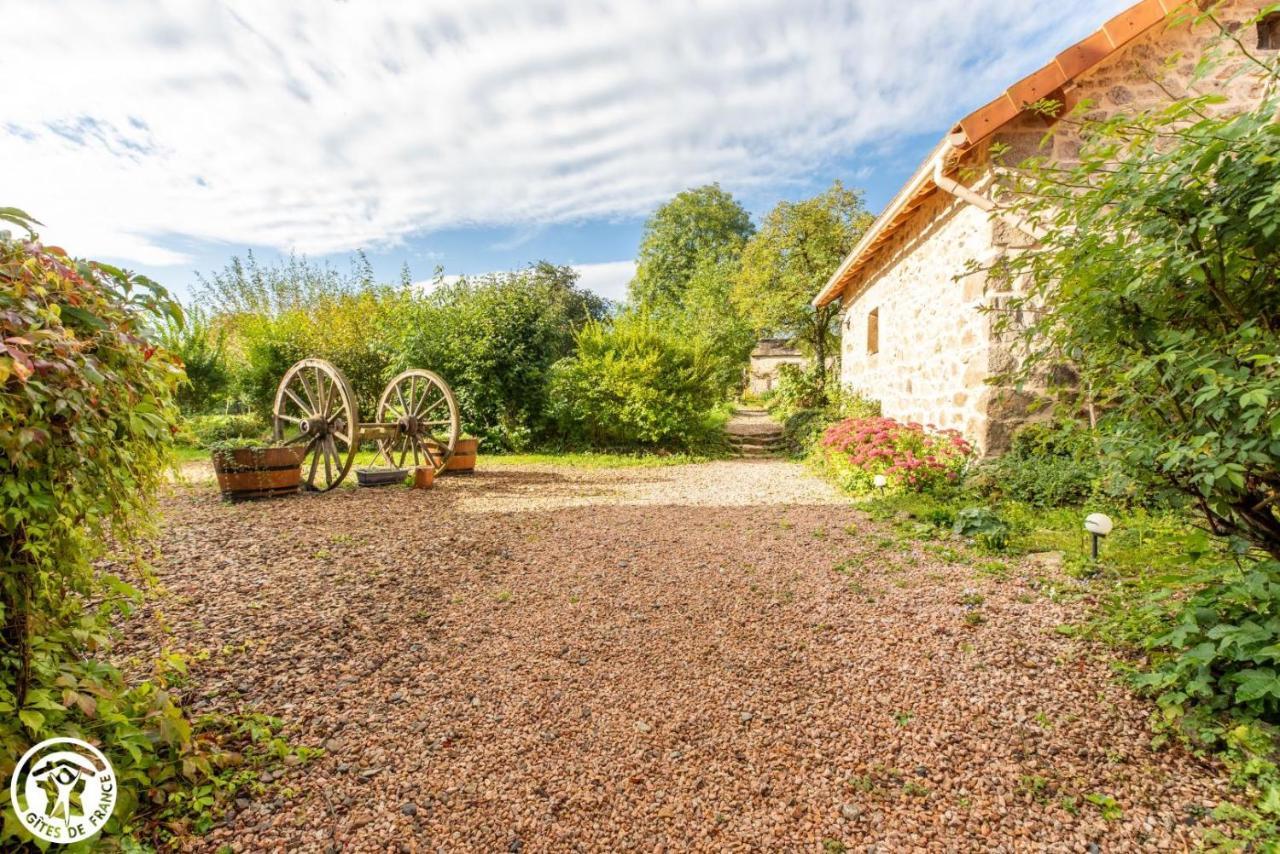 Aux 2 Puys - Gîte Le Lemptégy Saint-Priest-des-Champs Esterno foto